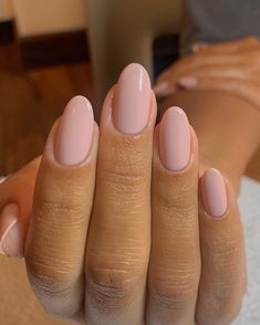 21 Pink Nails We're Saving For Our Next Salon Visit | Who What Wear Rounded Acrylic Nails, Oval Nails Designs, Bridesmaids Nails, Kutek Disney, Unghie Sfumate, Round Nails, Pink Nail