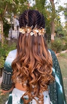 Bridal Hairstyles Simple, Wavy Hair Bridal, Bridal Hairstyles Boho, Bun Hairstyles Bridal, International Hairstyles, Bridal Hairstyles For Curly Hair, Unique Bridal Hairstyles, Kankotri Decoration, Short Hair Bridal Hairstyles