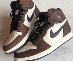 Brown Jordans, Aesthetic Shoe, Birthday Clothes, Jordans 1, Sneaker Heads