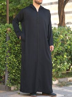 Arabian Men, Boys Wearing Skirts, Arabic Clothing, Abaya Outfit, Men Kurta, Mens Kurta Designs, Muslim Men