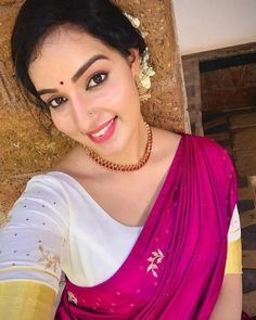 Wallpapers Women, Saree Designs Latest, Malavika Menon, Latest Saree Designs, Women Images, Beauty Crush, Girl Wallpapers, Desi Models, Nice Pic