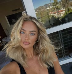 Short Blonde Hair Inspiration, Cool Blonde Highlights With Lowlights, Hair For Blue Eyes, Hair Colors For Blue Eyes, Beach Blonde Hair, Lowlights Blonde, Tan Blonde, Tan Skin Blonde Hair