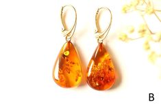 The earrings of Baltic amber in rich honey colour will not betray your expectations. It is one of the most popular colours of Baltic amber. Executed in the shape of a drop, they will perfectly match to any outfit. These lightweight, elegant, sophistically sparkling earrings with a spangle inside are an irresistible piece of jewellery that you will love wearing every day. It is a genuine, natural and unique piece of jewellery created by nature, so you will feel special on every occasion. Delight Handmade Amber Teardrop Earrings, Amber Teardrop Earrings Gift, Amber Teardrop Earrings As A Gift, Amber Teardrop Drop Earrings For Gift, Baltic Amber Teardrop Earrings For Gift, Baltic Amber Teardrop Earrings As Gift, Amber Dangle Earrings In Baltic Amber, Amber Teardrop Baltic Amber Earrings, Teardrop Baltic Amber Earrings In Amber