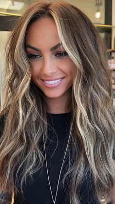 Blonde Brown Contrast Hair, Teasy Lights With Money Piece, Light Money Piece Hair, Money Piece Balayage Long Hair, Highlighted Hair With Dimension, Shadows Root Blonde, Dark Balayage Long Hair, Foilyage Hair Brunettes Blondes, Hair Color For 2024 Summer