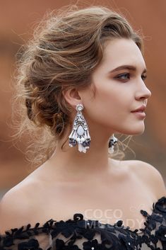 Chic Zircon Wedding Earrings with Jewel and Beading #HG18016 #cocomelody #weddingearrings #bridalearrings #weddingjewelry