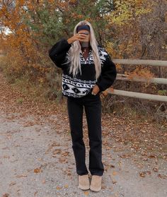 Casual Western Winter Outfits, Western Modern Outfit, Cute Casual Western Outfit, Outfits With Scarf Winter, Classic Country Outfits Women, Cold Weather Cowgirl Outfits, Western Fits Women, Western Outfits For Winter, Country Outfits For Winter