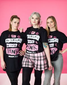 Dive into the Mean Girls vibe with our super cool Pink Wednesdays Women's Black Short-Sleeved T-Shirt! It's all about comfort and style with 100% cotton and officially licensed goodness. The short sleeves and crew neck give it that chill vibe, perfect for any day out. But here's the real kicker – we've got the iconic Burn Book style going on, featuring the classic quote 'On Wednesdays we wear pink.' Can you say fetch? This tee is a total must for any Mean Girls fan. Spice up your wardrobe with t Pta Tshirt Ideas, Wear Pink In October, Wednesdays We Wear Pink, Burn Book, Womens Black Shorts, Book Style, Tshirt Ideas, Mean Girls, Wear Pink