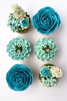 Six cupcakes with white and blue buttercream flowers on top. Blue Floral Cupcakes, Blue Flower Cupcakes, Cupcakes Design, Cream Flower, Beautiful Cupcakes, White Icing, Cupcake Designs, Flower Cupcakes