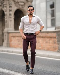 Burgundy Pants Men, Mens Formal Outfits, Formal Dresses For Men, Maroon Pants, Mens Smart Casual Outfits, Mens Kurta Designs