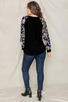 95% Polyester 5% Spandex Made in the USA Raglan floral sleeve with contrast cuff, v-stitch accent SIZE: (Fits true to size in relaxed) || 1X(18), 2X(20), 3X(22) 1X: Bust 46" Length 30.5" 2X: Bust 48" Length 31" 3X: Bust 50" Length 31.5" Spring Tops With Contrast Long Sleeves, Long Sleeve Tops With Contrast Sleeves For Spring, Spring Tops With Contrast Sleeves And Long Sleeve, Long Sleeve Tops With Contrast Sleeves For Fall, Spring Top With Long Contrast Sleeves, Fall Long Sleeve Tops With Contrast Sleeves, Floral Print Tops For Fall Loungewear, Floral Print Loungewear Tops For Fall, Casual Crew Neck Top With Embroidered Sleeves