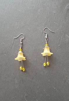 Antique silver plated daffodil earrings delicately handcrafted. Comes carded with stoppers and in an organza gift bag. Nickel-free Yellow Flower Earrings, Daffodil Earrings, Yellow Daffodils, Yellow Earrings, Organza Gift Bags, Hippie Bohemian, Hippie Style, Easter Gift, Daffodils