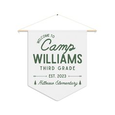 a welcome sign hanging from a wooden frame with the words camp williams third grade on it