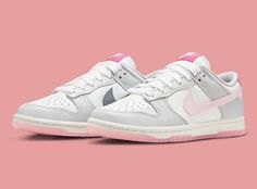 Nike Dunk Low 520, Pretty Sneakers, Nike Air Shoes, Cute Nike Shoes, Cute Nikes, Girly Shoes