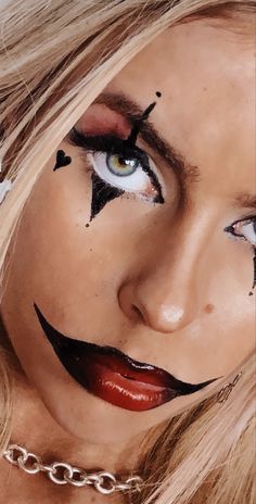 Emma Norton Makeup, Cool Halloween Makeup Creative, Costume Ideas Scary, Emma Norton, Jester Makeup, Blood Makeup, Clown Halloween Costumes, Barbie Halloween Costume