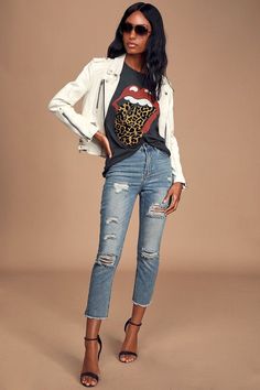 f4a4da9aa7eadfd23c7bdb7cf57b3112desc51417163ri Logo Clothes, High Waisted Distressed Jeans, Distressed Mom Jeans, Black Graphic Tees, Rocker Chic, Cute Jeans, Straight Pants, Cotton Knit, Outfits Casuales