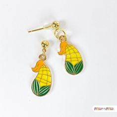 Add a playful twist to your look with these adorable corn on the cob earrings! Featuring a vibrant yellow and green design, these earrings are perfect for food lovers and anyone who enjoys quirky and fun accessories. Choose from stud, hook, or clip-on closures for a comfortable fit. These kawaii earrings make a delightful gift for anyone who loves unique and food-themed jewelry. Add these fun corn earrings to your collection today and showcase your love for all things corn! 🌸✨ Specification ✨🌸 Corn Earrings, Jewelry Kawaii, Kawaii Earrings, Fun Accessories, Corn On The Cob, Themed Jewelry, Enamel Charms, Yellow And Green, Stunning Earrings