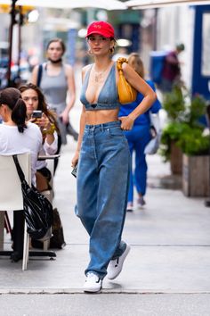 It’s going to be a hot Prada summer for Emily Ratajkowski, who has invested in the brand’s street-style friendly organic denim collection. The bralette and baggy jeans seem like they were made for the model, who amped up the ’90s vibe with a now trademark colour-pop cap and a sweet shoulder bag from JW PEI. The super-cute skater look is the perfect exemplar of a classic EmRata ’fit, which her stylist Emma Morrison categorises as showing a “cheeky bit of skin [for] subtle sex appeal”. Emily Ratajkowski Style, Double Denim Looks, Looks Jeans, Scott Disick, Naomi Watts, Double Denim, Jennifer Hudson, Outfit Jeans