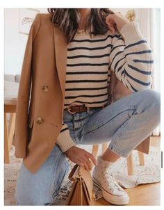 Simple Neutral Outfits Summer, Prep Casual Outfits, Business Casual Outdoor Outfit, Parisian Work Style Summer, Loose Fitting Business Casual, Business Casual Staple Pieces, Business Casual Outfits Spring 2023, Fall Dress 2023, Casual Trends 2023