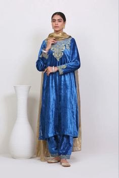 Bridal Suits Punjabi, Best Designer Suits, Fancy Suit, Velvet Dress Designs, Velvet Clothes, Pakistani Fashion Party Wear, Ethnic Outfits, Boutique Dress Designs, Embroidery Designs Fashion