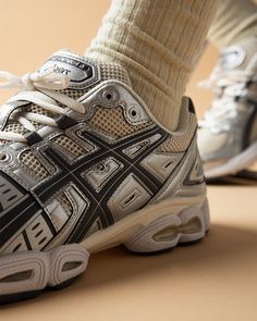 Asics GEL-Nimbus 9 Pure Silver / Metropolis sneaker Asics Gel Nimbus 9 Outfit, Asics Sneakers Outfit, Buckle Boots Outfit, Bulky Sneakers, Asics Nimbus