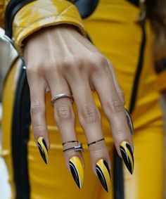 Black And Yellow Nails Design, Black Yellow Nails, Yellow Black Nails, Yellow And Black Nails, Black And Yellow Nails, Nails 23, Trendy Summer Nails, Hand Poses, Yellow Nails Design