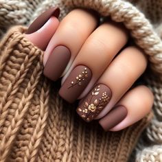 Get ready to embrace the beauty of autumn with our ultimate guide to fall nails! From rich, warm hues like deep burgundy and burnt orange to eye-catching nail art featuring leaves, pumpkins, and cozy patterns, we have everything you need to elevate your manicure this season. Discover trendy techniques such as ombre effects, matte finishes, and glitter accents that perfectly capture the essence of fall. Our easy-to-follow tutorials and expert tips make it simple to achieve stunning looks at home, Short Thanks Giving Nails, Short Fall Design Nails, Brown Coffee Nails, Brown Pumpkin Nails, Brown Fall Nail Ideas, Light Colored Fall Nails, Fall Nails With Leaf Design, Coffee Brown Nails Design, Fall Nail 2024