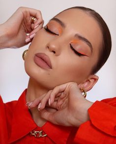 Pop Of Orange Makeup, Makeup Looks Orange Smokey Eye, Orange Liner Makeup, Orange Glam Makeup, Makeup Orange Eyeshadow, Makeup Looks For Summer, Machiaj Smokey Eyes, Orange Editorial Makeup, Looks For Summer