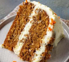 Whether you’re celebrating a birthday, hosting a holiday gathering, or simply craving a delicious dessert, Carrot Cake is the perfect choice. Carrot Cake With Applesauce, Homemade Carrot Cake, Whiskey Cake, Inside Cake, Easy Carrot Cake, Healthy Carrot Cakes, Cake Frosting Recipe, Best Carrot Cake, Pumpkin Spice Cake