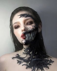 Venom Makeup Halloween, Venom Halloween Makeup, Venom Face Paint, Mythical Makeup, Venom Makeup, Venom Halloween Costume, Facepaint Halloween, Halloween Women Makeup, Venom Cosplay