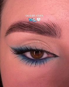 Blue Glam Eye Makeup, Makeup Looks Blue Eyeliner, Siren Eye Makeup Brown Eyes, Blue Mermaid Eye Makeup, Minimal Blue Eye Makeup, Beachy Eye Makeup, Make Up With Blue Eyeshadow, Blue Eyeliner On Blue Eyes, Blue Elegant Makeup