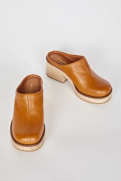 MEET TIDES Minimal clog vibes on this low and chunky construction have us ready to slip it on, and get going! From the center seam, soft leather upper, and leather padded footbed, we're feeling the minimal details on this modern clog mule. Leather upper Leather lining Memory foam footbed Best for narrow feet Made in Ch Intentionally Blank, Mule Shoes, Clogs And Mules, Clog Heels, Leather Clogs, Leather Mules, Womens Clogs, Shoe Game, Mule Clogs