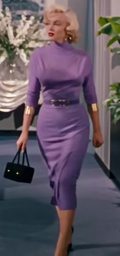 Gentlemen Prefer Blondes (1953) Marilyn Monroe Gentlemen Prefer Blondes Outfits, Gentleman Prefer Blondes Costume, Gentlemen Prefer Blondes Outfits, Gentlemen Prefer Blondes Costumes, Marylin Monroe Gentlemen Prefer Blondes, Vintage Nails 1950s, Atomic Blonde Outfits, Forbes Billionaire, Padme Aesthetic