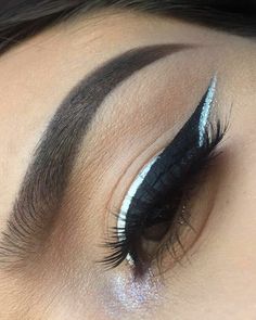 White Eyeliner Makeup, Awesome Makeup, White Liner, White Eyeliner, Colorful Eye Makeup