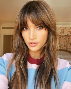 2022 Bangs, Winter Hair Trends, Bright Hair Colors, Bright Hair, Wispy Bangs, How To Style Bangs, Fringe Hairstyles, Long Hair With Bangs, Trending Haircuts