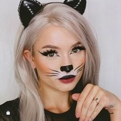 Cat Costume Makeup, Tiger Makeup, Maquillage Halloween Simple, Cat Halloween Makeup, Bear Makeup, Makeup At Home, Animal Makeup, Cat Makeup Halloween