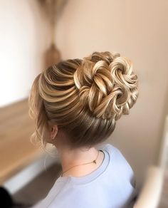 updos for medium length hair wedding Gorgeous Wedding Hairstyles, Bridesmaid Hair Inspo, Brides Hair, Hairdos For Short Hair, Bridal Hairstyles