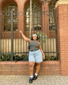 Style For Hot Weather, Plus Size Summer Outfits Streetwear, Oversized Jorts Outfit Women Plus Size, Size 16 Outfit Ideas, Midsize Outfit Aesthetic, Plus Size Puerto Rico Outfits, Plus Size Ig Poses, Summer Outfits 2024 Curvy