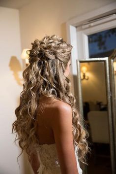 Prom Hair For Long Curly Hair, Formal Hair Naturally Curly, Very Curly Wedding Hair, Wedding Dress With Natural Curly Hair, Curly Hair Wedding Styles With Tiara, Wedding Long Curly Hair, Prom Hairstyles Long Curly Hair, Textured Wedding Hairstyles, Braided Half Up Curly Hair