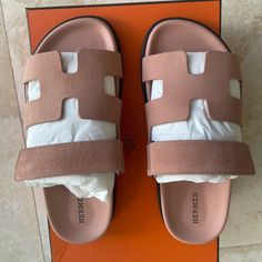 Hermes Chypre Techno-Sandal In Suede Goatskin With Anatomical Rubber Sole And Adjustable Strap. A Sleek Design For A Comfortable Casual Look. Made In Italy Make Me Your Best Offer! Pink Leather Slides With Branded Insole, Hermes Sandals, Hermes Oran Sandals, Dad Sandals, Orange Sandals, Hermes Orange, Leather Gladiator Sandals, Sandals Outfit, Hermes Shoes