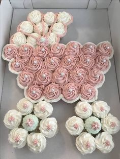 cupcakes are arranged in the shape of a sheep