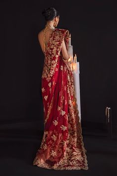 Embellished Red Bridal Saree in Net Chiffon is a silk blouse delicately embroidered and hand-worked with antique dabka and naqshi. An embroidered saree fall with fancywork of pearls, resham, nakshi, and dabka with the hand-worked pallu of stunning cutwork details is all set to make you look stunning on your special day. Blouse: This red bridal saree is beautifully sculptured with floral embroidery. It comes with a fully embroidered silk blouse having a halter neckline which adds to the look. The Red Bridal Saree, Red Indian Wedding, Red Saree Wedding, Bridal Sari, Bridal Lehenga Designs, Embroidered Saree, Fashion Sketches Dresses, Embroidery Saree, Red Saree