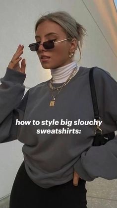 Ways To Style A Crewneck, Cute Outfits With Crewneck Sweatshirts, Athletic Turtleneck Outfit, Crop Turtle Neck Outfit, Rainy Day Outfit Turtle Neck, Sweatshirt And Beanie Outfit, Crew Neck Turtle Neck Outfit, Baggy Pullover Outfit, Outfits With Crewneck Sweatshirts