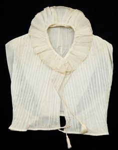 Chemisette, c.1800-25 Snowshill Collection, Gloucestershire UK  http://www.nationaltrustcollections.org.uk/object/1349950 (this is one of the ones in Janet Arnold) Regency Chemisette, Jane Bennet, Faux Collar, Historical Clothes, 19th Century Clothing, Patterns Of Fashion, Historic Fashion