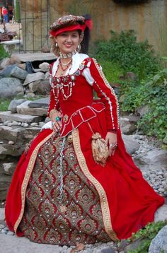 Larp Inspiration, 16th Century Fashion, Historical Gowns, Red Tapestry, Lizzie Hearts