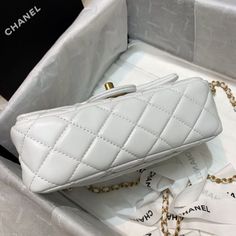 CC Flap Bag With CC Ball On Strap White For Women, Women’s Handbags, Shoulder And Crossbody Bags 7.8in/20cm AS1787 Rep 1:1 Measurements: 20 x 6 x 12 cm / 7.8 x 2.4 x 4.7 inches (Length x Width x Height) White Gold-toned hardware Adjustable chain shoulder strap Beautifully structured flap-over design Inside zipped pocket Includes box, dust bag. This product is of the best quality. Baby Tote Bag, Chanel Flap Bag, Mini Bucket Bags, Stylish Handbags, Evening Clutch Bag, Hobo Handbags, Black Handbags, Flap Bag, White Bag