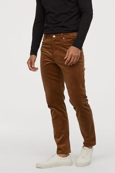 Brown Chinos Men Outfits, Chinos Men Outfit, Brown Pants Men, Brown Pants Outfit, Corduroy Pants Outfit, Fam Photos, Oversize Tshirt Outfits, Corduroy Pants Men, Cottagecore Clothes