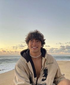 Surfer Guys, Surfer Hair, Surfer Boys, Men Haircut Curly Hair, Surfer Boy, Brown Curly Hair, Italian Boys, Attractive Guys, Boy Hairstyles