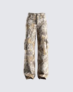 Pink Hunting Gear, Camo Sweat Pants, Low Rise Camo Cargo Pants, Ross Finds Clothes, Camo Shirt Outfit Women, Cloudy Weather Outfit, Camo Cargo Pants Women, Camo Pants Women, Camp Cargo Pants