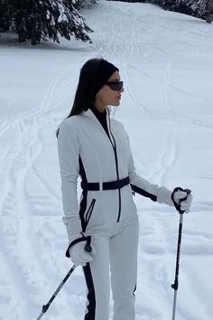 Aspen Skiing Aesthetic, Courchevel Ski Outfit, Niseko Aesthetic, All White Ski Outfit, Winter Outfit Switzerland, Swiss Outfit Winter, Ski Suit Aesthetic, Aspen Outfit Winter Ski Fashion, Aspen Ski Outfits