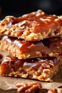 Caramel Pretzel Crack Bars Carmel Pretzel Bark, Fall Bars, Caramel Chips, Pretzel Desserts, Christmas Candies, Caramel Pretzels, Pretzel Sticks, Salty Snacks